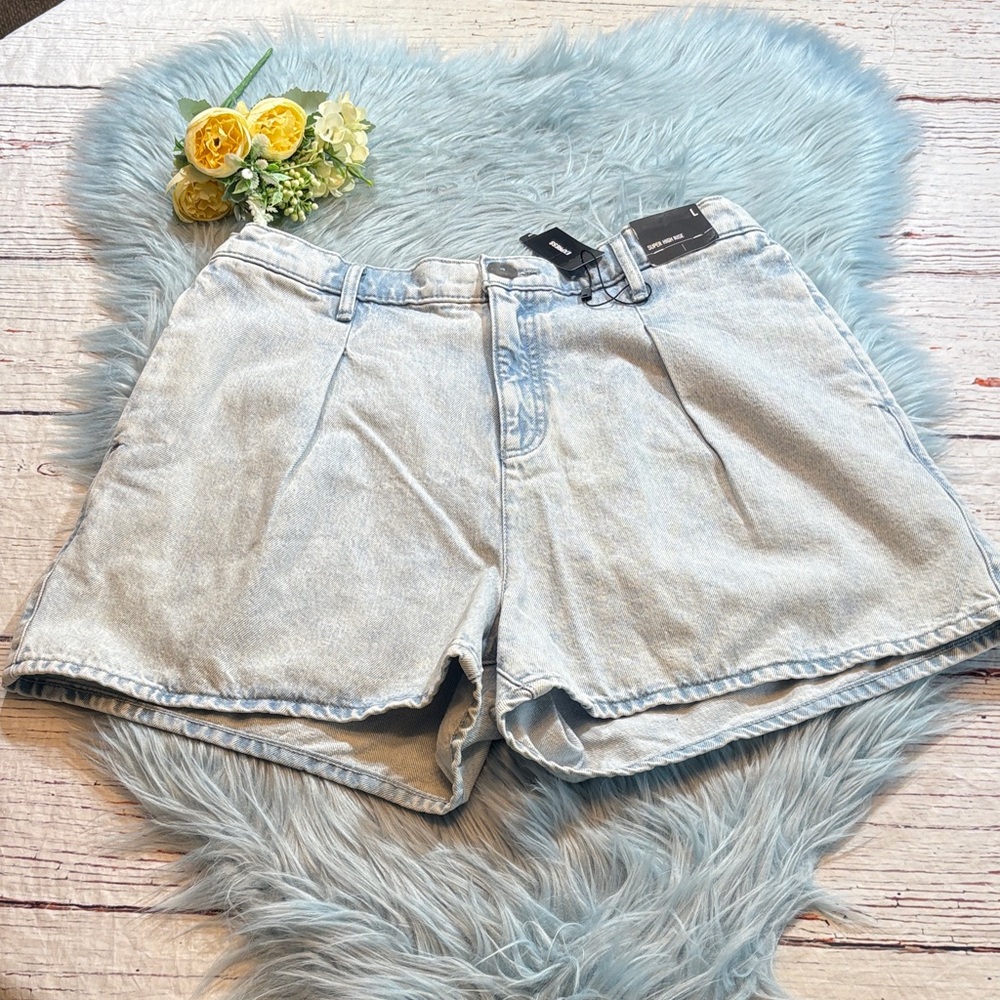 NWT Express Super High Rise Light Wash Shorts sz L